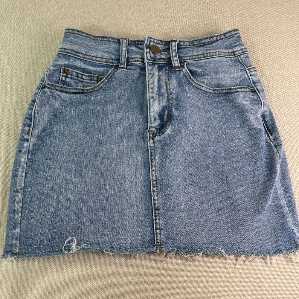 Just Quella Denim Mini Skirt Light Wash Raw Hem Blue Size 00 XXS